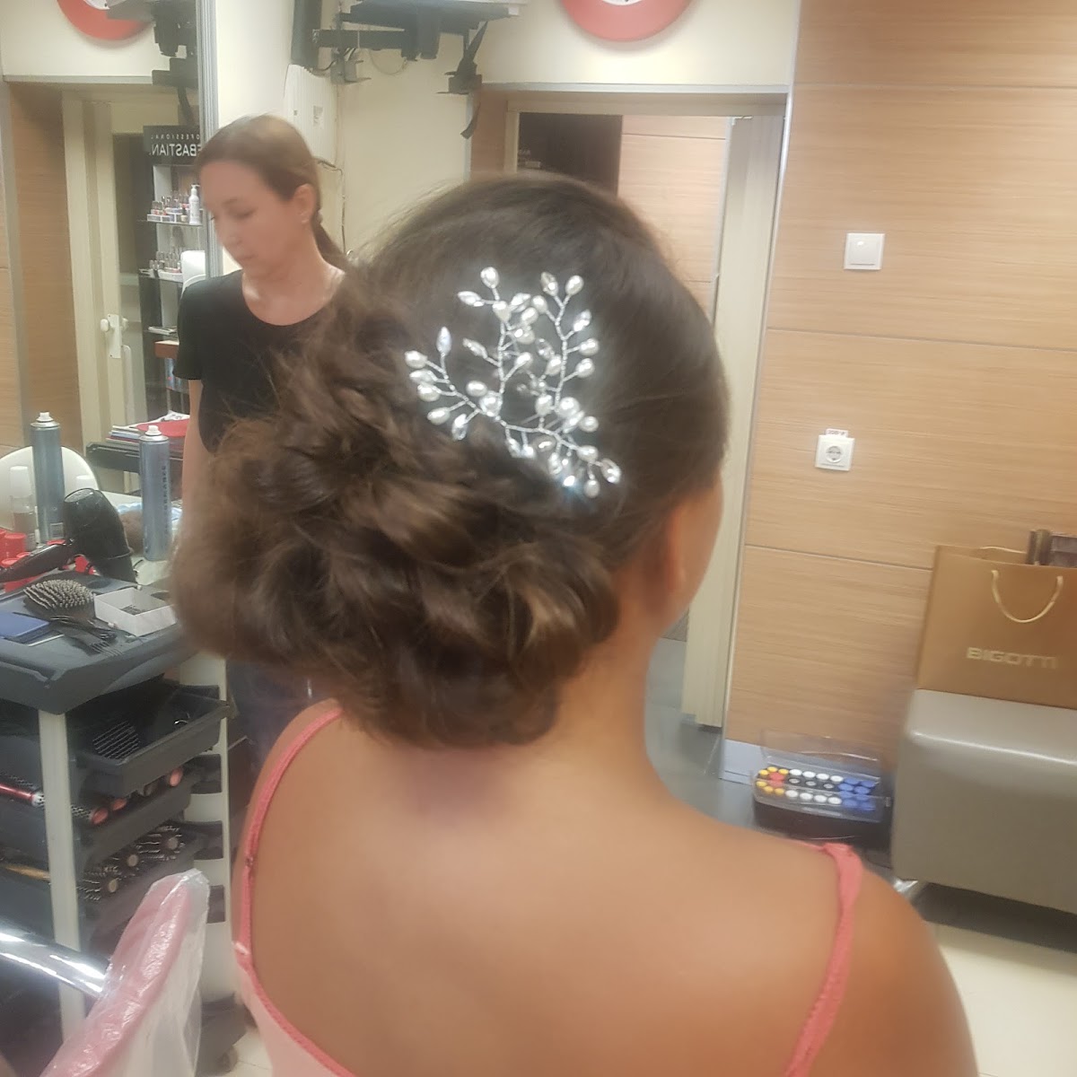 Logo Exclusive haircuts